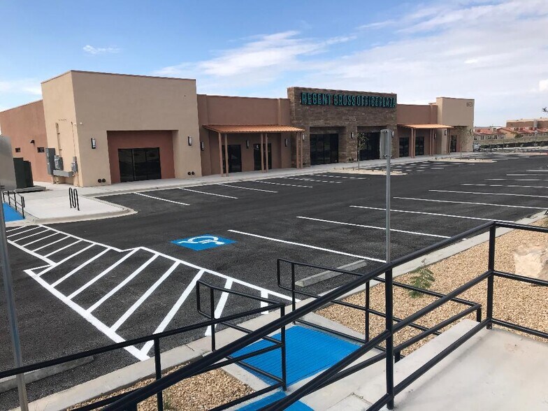 11620 Pellicano Dr, El Paso, TX à louer - Photo du bâtiment - Image 2 de 4