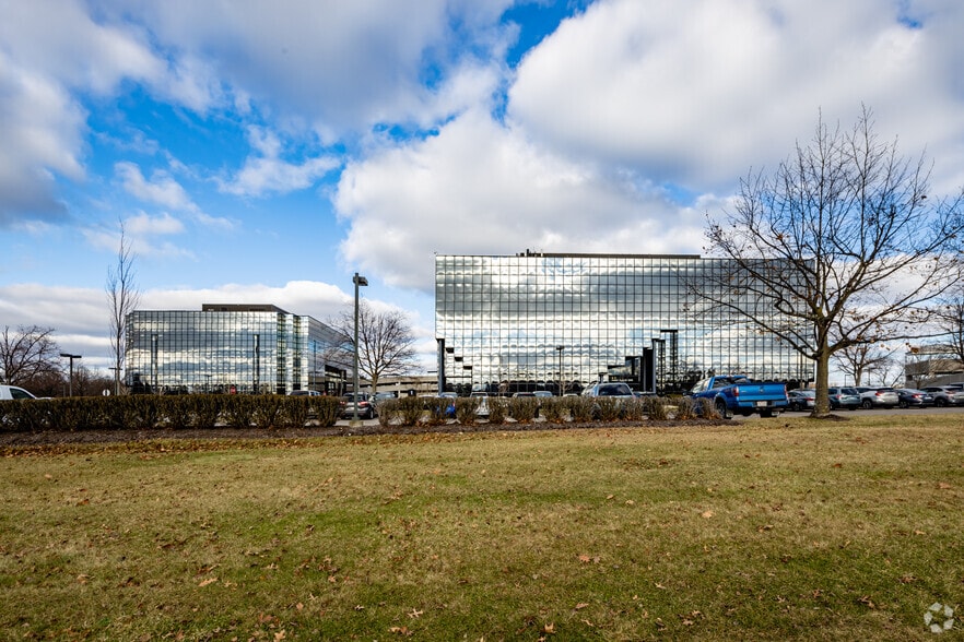 1000 Commerce Dr, Pittsburgh, PA à louer - Photo du bâtiment - Image 3 de 23