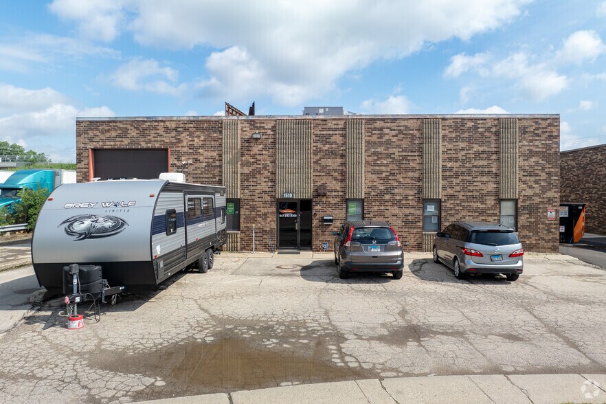 1510 Paddock Dr, Northbrook, IL à louer - Photo du bâtiment - Image 2 de 5