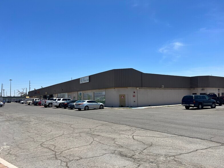 5000-5038 Alameda Ave, El Paso, TX à louer - Photo du bâtiment - Image 1 de 9