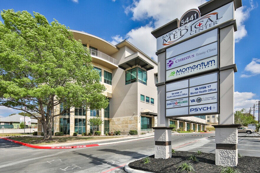 5441 Babcock Rd, San Antonio, TX à louer - Photo du bâtiment - Image 2 de 8