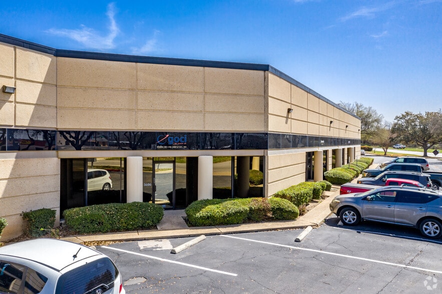 5600-5624 Randolph Blvd, San Antonio, TX for lease - Building Photo - Image 3 of 28