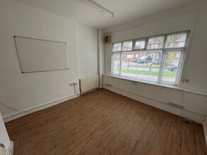70 St James Way, Sidcup for lease Interior Photo- Image 1 of 3