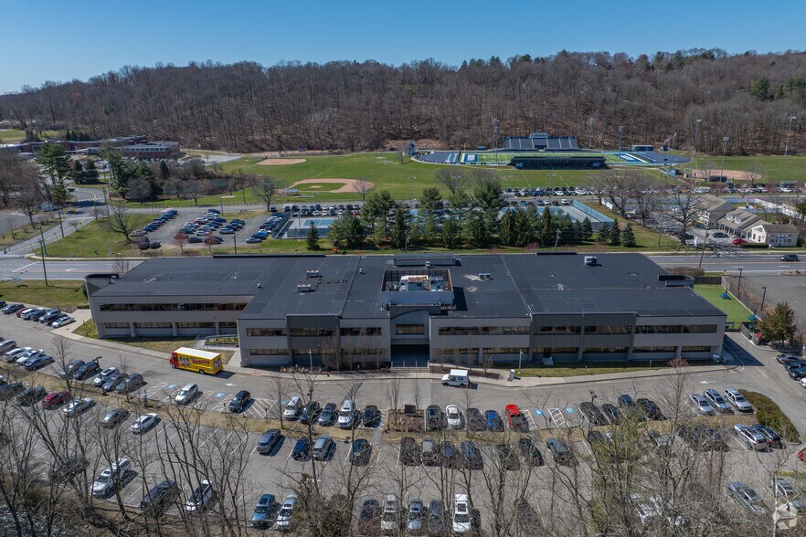 372 Danbury Rd, Wilton, CT à louer - Photo du bâtiment - Image 2 de 6