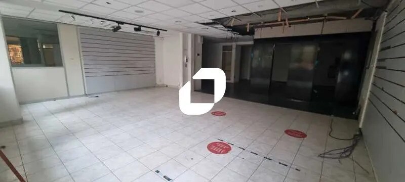 Retail in Boulogne-Billancourt for lease Interior Photo- Image 1 of 7