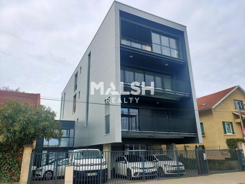 Office in Villeurbanne for lease - Building Photo - Image 1 of 1