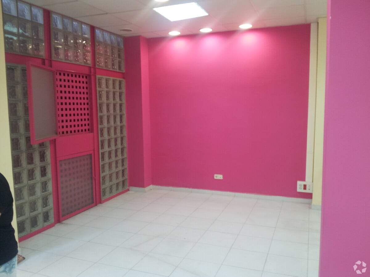 Calle de Miguel Arredondo, 3, Madrid, MAD 28045 - Unit Puerta IZ, Esc. 1 - - Interior Photo - Image 2 of 8