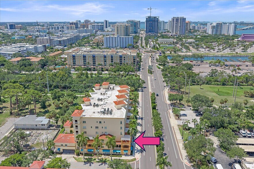 1188 N Tamiami Trl, Sarasota, FL à louer - Photo du bâtiment - Image 3 de 9