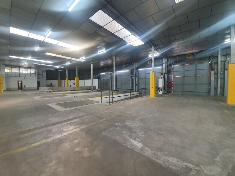 Industrial in Dos Hermanas for lease - Building Photo - Image 3 of 11