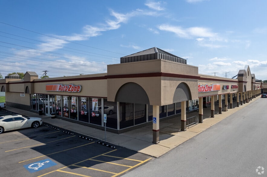 330-518 Georgetown Sq, Wood Dale, IL for lease - Building Photo - Image 2 of 14