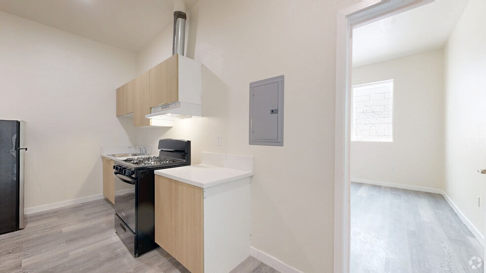 3217 S Central Ave, Los Angeles, CA for sale - Matterport 3D Scan - Image 3 of 27