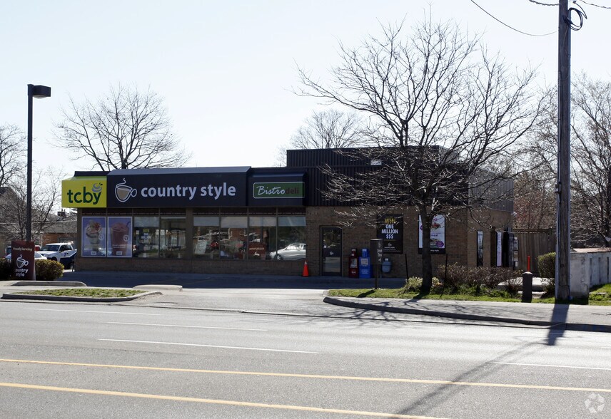 334 Dundas St E, Mississauga, ON à vendre - Photo du bâtiment - Image 2 de 3
