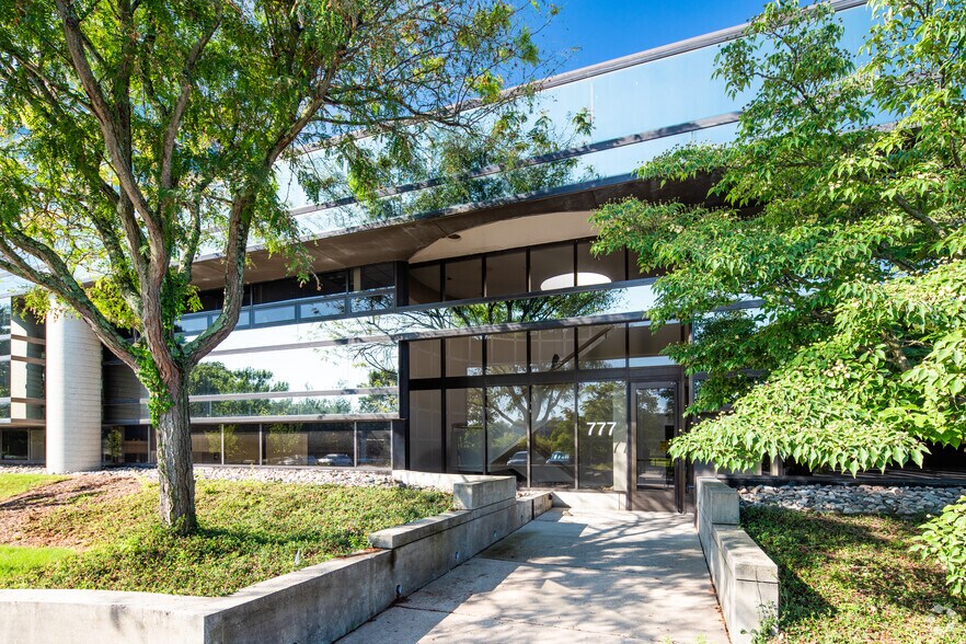 777 Alexander Rd, Princeton, NJ à louer - Photo du bâtiment - Image 3 de 7