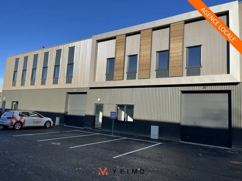 Flex in Les Mureaux for lease Building Photo- Image 1 of 6