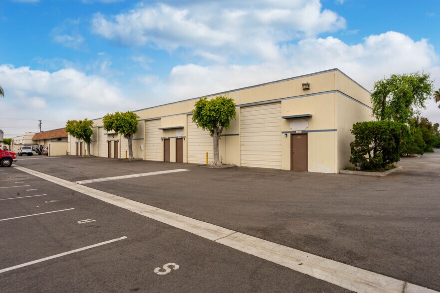 1222-1230 Saviers Rd, Oxnard, CA à vendre - Photo du bâtiment - Image 3 de 13