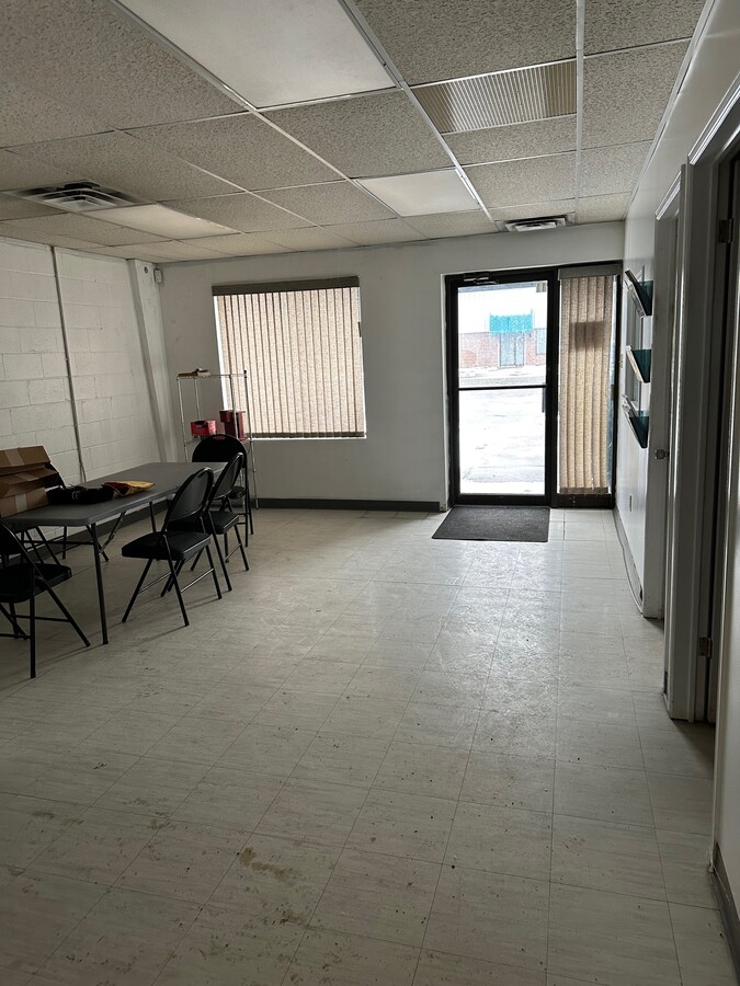 590 Cataraqui Woods Dr, Kingston, ON K7P 1T8 - Unit 11-12 -  - Interior Photo - Image 1 of 12