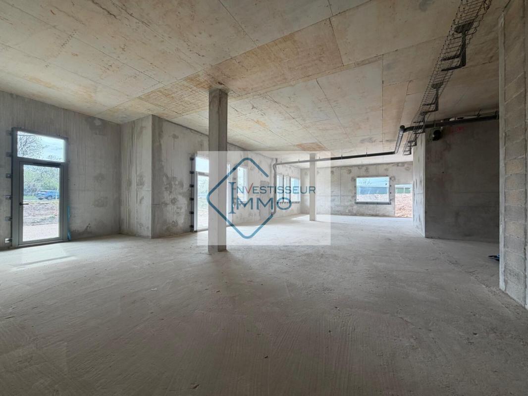 Retail in Serris for lease Interior Photo- Image 1 of 5