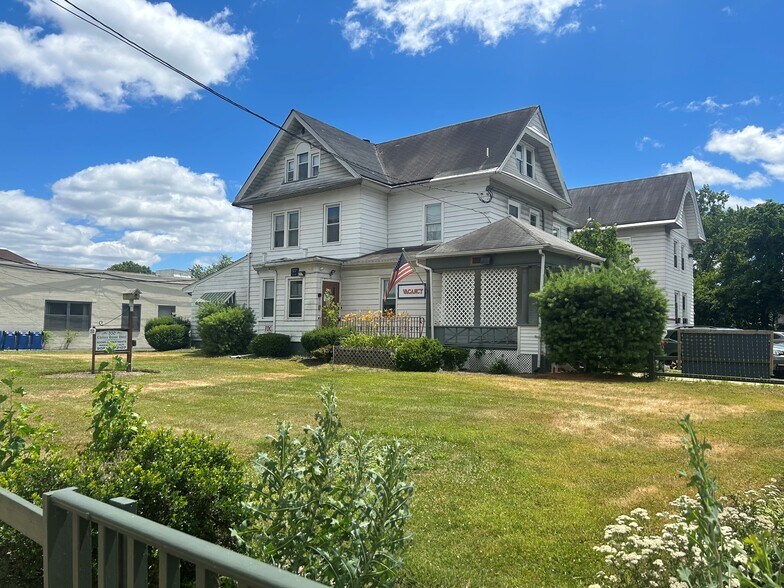 350 E Main St, Somerville, NJ à vendre - Photo du bâtiment - Image 2 de 9