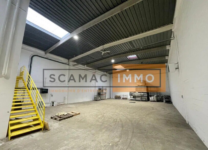 Office in Torcy for lease - Building Photo - Image 1 of 6