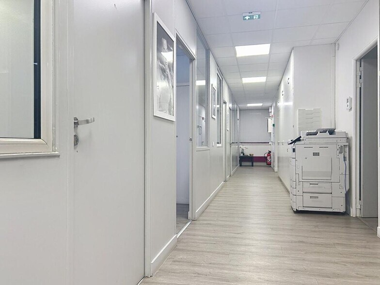 Office in Maisons-Alfort for sale - Building Photo - Image 3 of 9