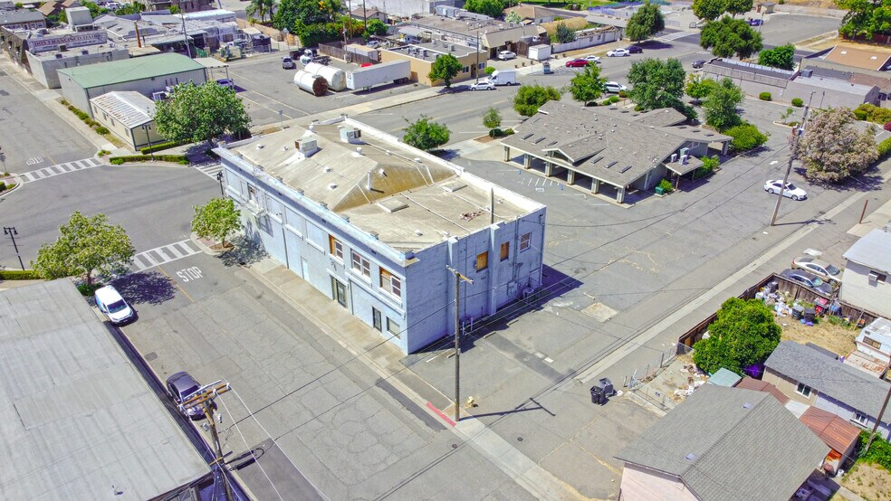 6701 2nd St, Riverbank, CA à vendre - Photo du bâtiment - Image 3 de 7