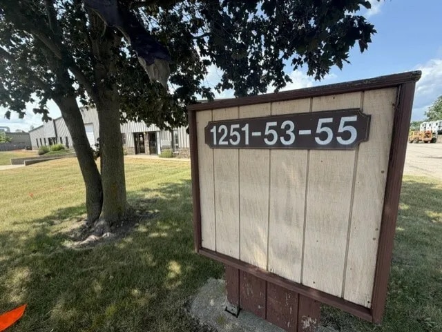 1249-1253 Cobblestone Way, Woodstock, IL for sale - Pylon Photo - Image 3 of 3