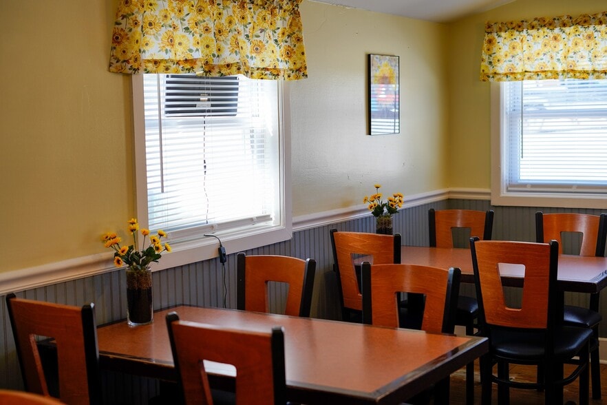 914 Lake Rd, Factoryville, PA for sale - Interior Photo - Image 3 of 3