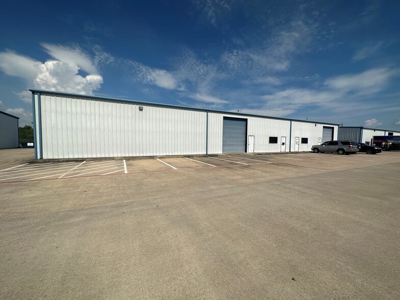 4402 Rex Rd, Friendswood, TX for lease - Building Photo - Image 3 of 12