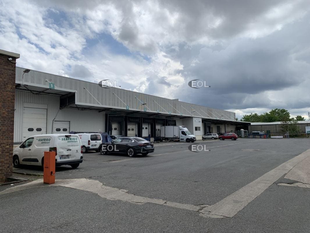 Industrial in Thiais for lease Building Photo- Image 1 of 9