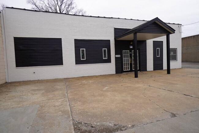 More details for 2256 Madison Ave, Granite City, IL - Flex for Sale
