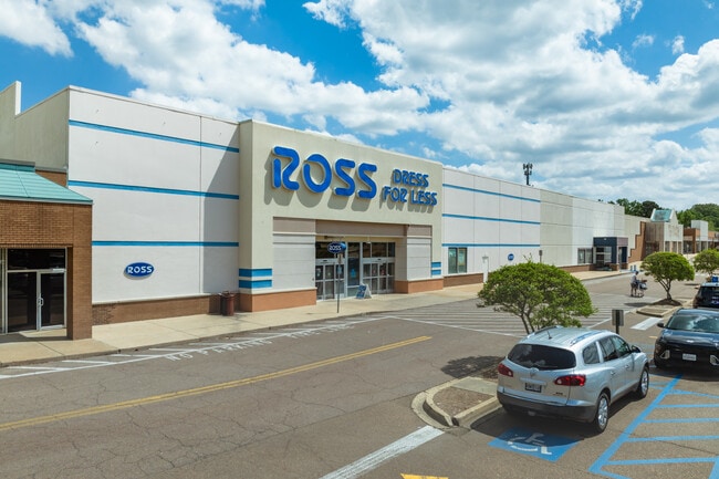 Plus de détails pour Institutionally Owned Power Center – Commerce de détail aux enchères, Jackson, MS