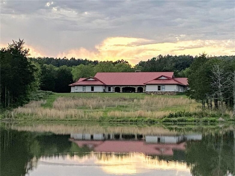 8524 Youth Ranch Rd, Mulberry, AR à vendre - Photo du bâtiment - Image 3 de 45