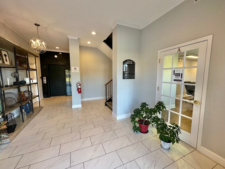 1818 E Main St, Easley, SC à louer - Photo du bâtiment - Image 3 de 11