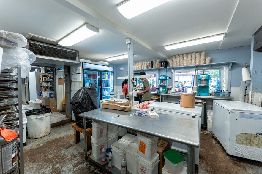 Kihei Crossroads portefeuille de 2 propriétés à vendre sur LoopNet.ca - Photo du bâtiment - Image 3 de 25