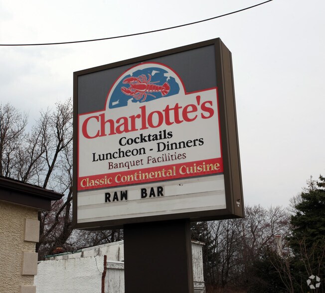 3207 W West Chester Pike, Newtown Square, PA à louer - Photo du bâtiment - Image 3 de 11