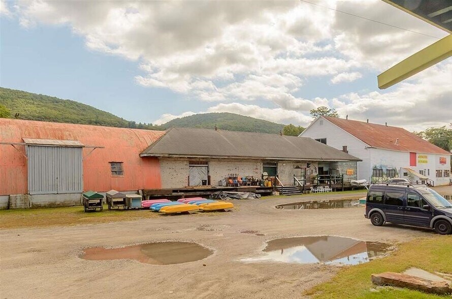 212 Canal St, Ellenville, NY à louer - Photo du bâtiment - Image 3 de 17