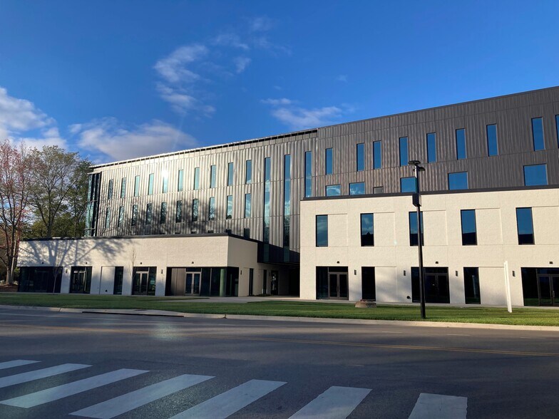 1300 Enterprise Way, Huntsville, AL à louer - Photo du bâtiment - Image 3 de 8