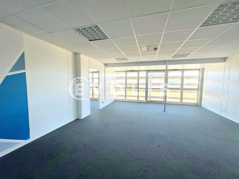9 Rue André Darbon, Bordeaux for lease - Interior Photo - Image 1 of 5