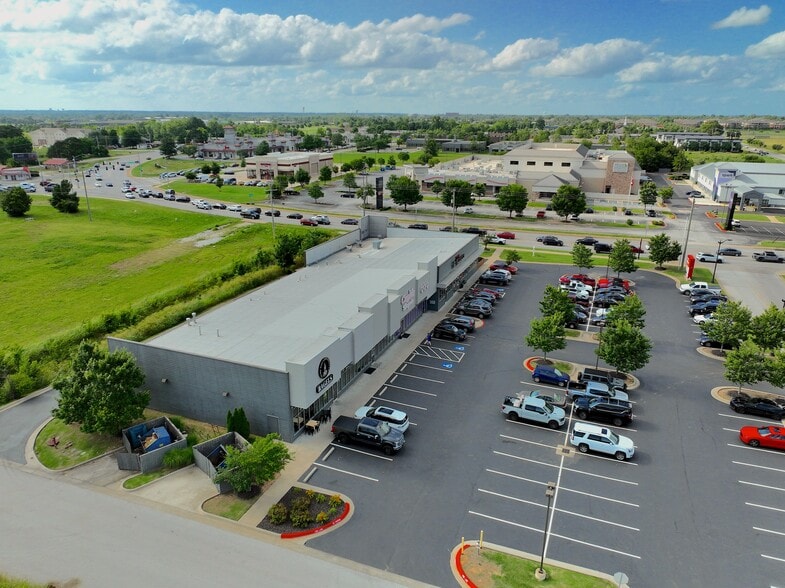 3600 SE Guess Who Dr, Bentonville, AR for lease - Building Photo - Image 2 of 20