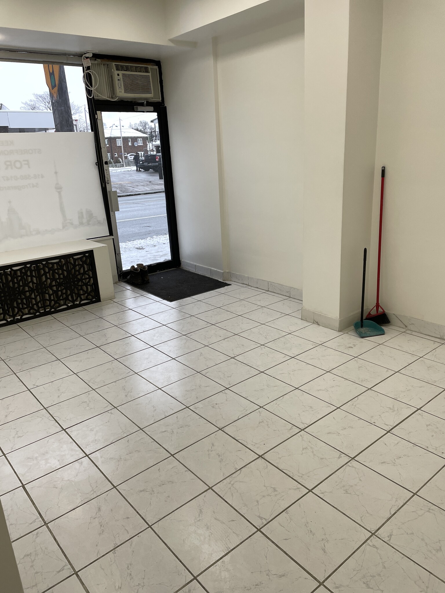 547 Rogers Rd, Toronto, ON à vendre Photo du bâtiment- Image 1 de 1