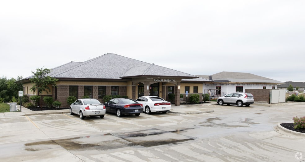 1580 Carlemont Dr, Crystal Lake, IL à louer - Photo du bâtiment - Image 2 de 2