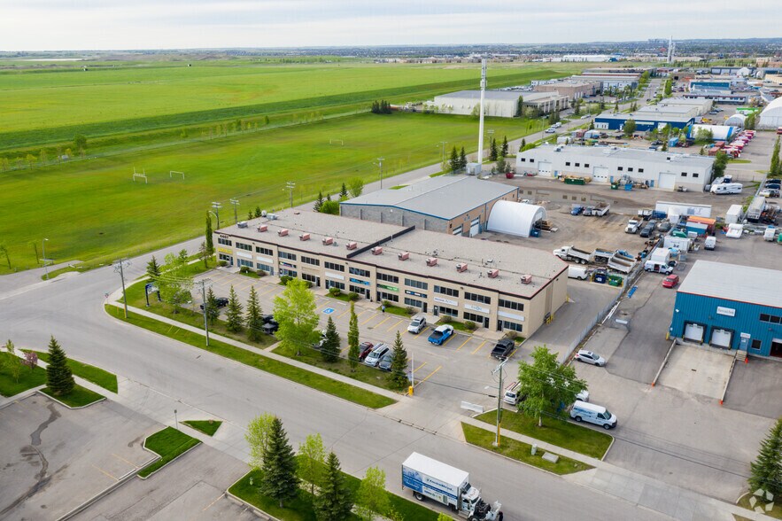 4407 116th Ave SE, Calgary, AB à louer - Aérien - Image 3 de 3