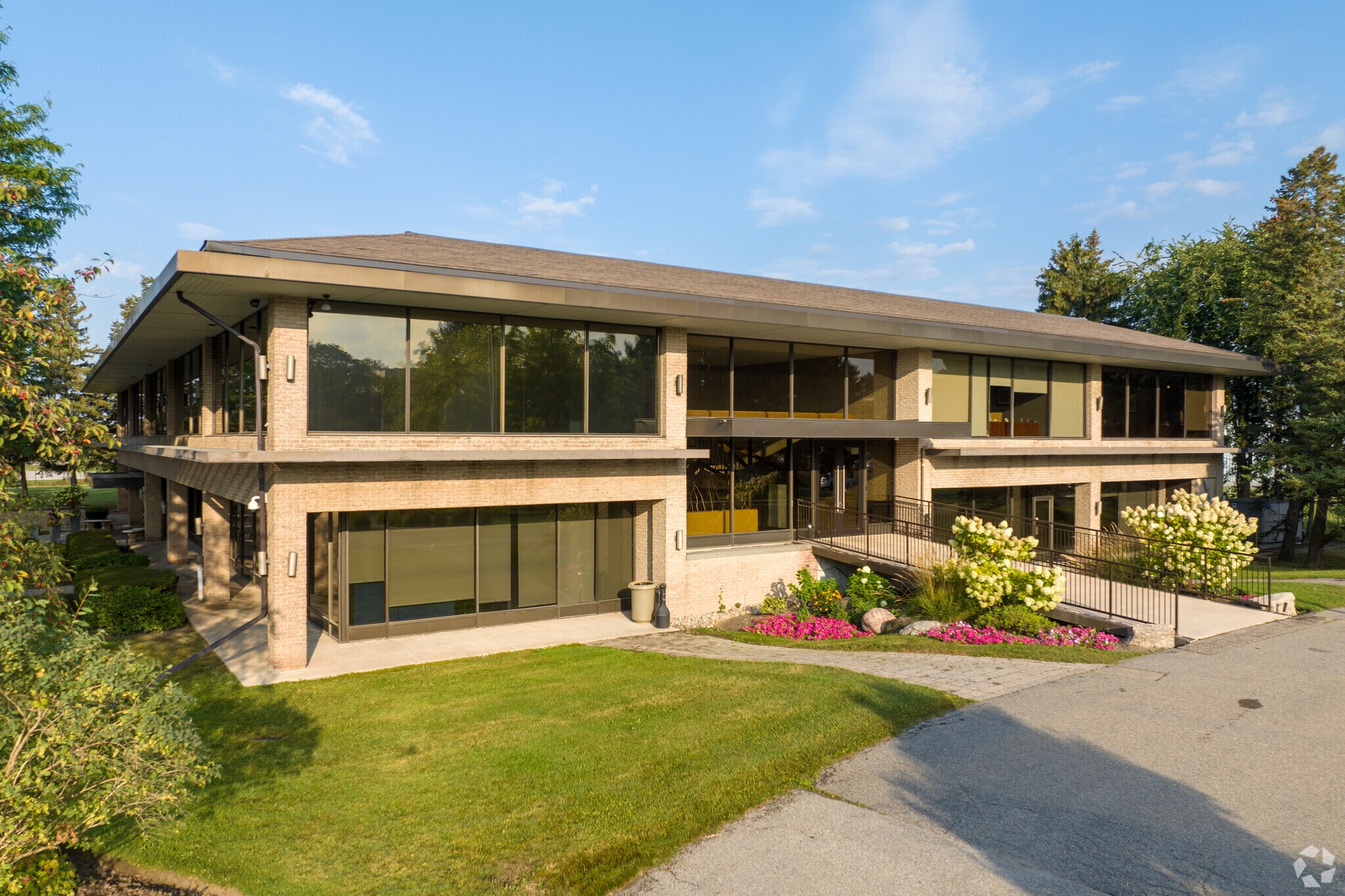 180 Renfrew Dr, Markham, ON à louer Photo principale- Image 1 de 5