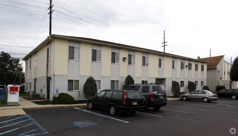 101 Rt 130, Cinnaminson, NJ à louer - Photo du bâtiment - Image 2 de 19