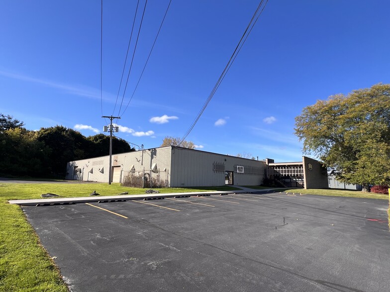 60 Saginaw Dr, Rochester, NY for lease - Building Photo - Image 1 of 6