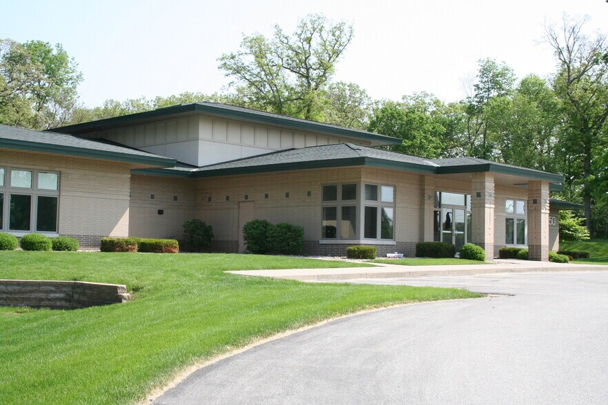 4650 42nd St NE, Cedar Rapids, IA à vendre - Photo du bâtiment - Image 2 de 6