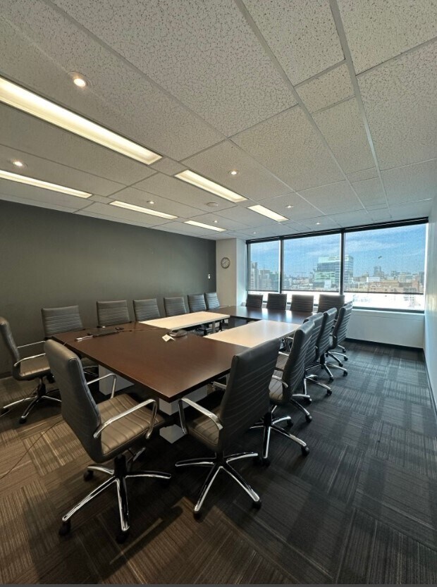 180 Dundas St W, Toronto, ON à louer Photo intérieure- Image 1 de 5