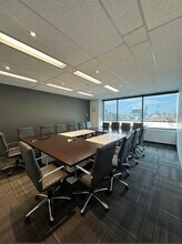 180 Dundas St W, Toronto, ON à louer Photo intérieure- Image 1 de 5