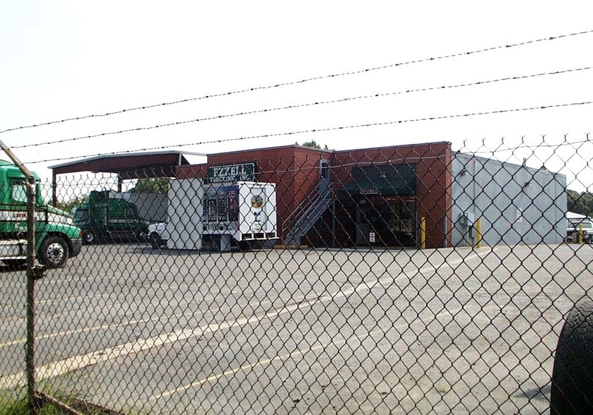 4830 Hovis Rd, Charlotte, NC for lease - Building Photo - Image 2 of 4