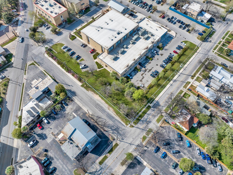 922 Camden St, San Antonio, TX for sale - Aerial - Image 2 of 9